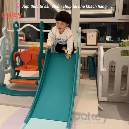 Với độ dài cải tiến kết hợp bề mặt mượt mà, bé có thể trượt thoả sức và tiếp đất an toàn vì có thêm phần giảm tốc độ ở cuối máng