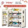 Các tầng và ngăn đựng đồ thường có độ cao phù hợp với chiều cao của bé, giúp bé dễ dàng tiếp cận và lấy đồ chơi một cách dễ dàng nhất