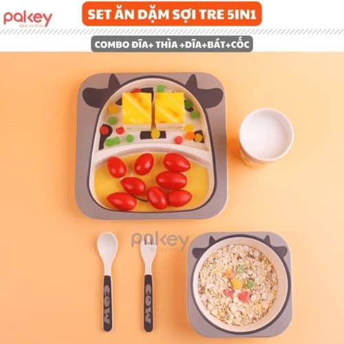 Set có hoạ tiết sư tử và bò sữa kết hợp với tông màu nổi bật, hoàn toàn phù hợp với bé trai và bé gái
