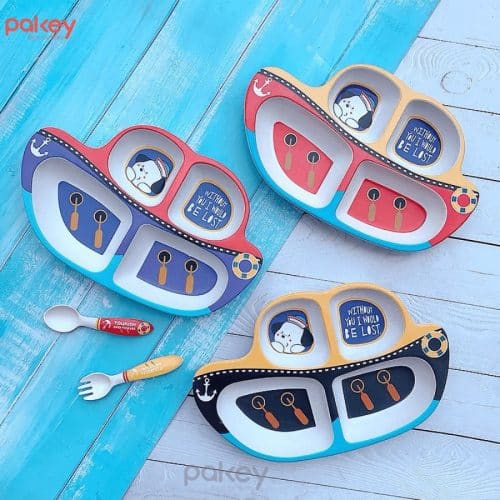 Bề mặt set ăn dặm được tráng một lớp sợi tre mỏng trong suốt không gây phai màu và an toàn cho bé trong suốt quá trình sử dụng