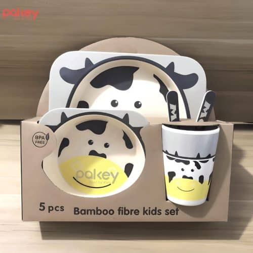 Set được bọc bên ngoài lớp hộp cứng cáp, sang trọng