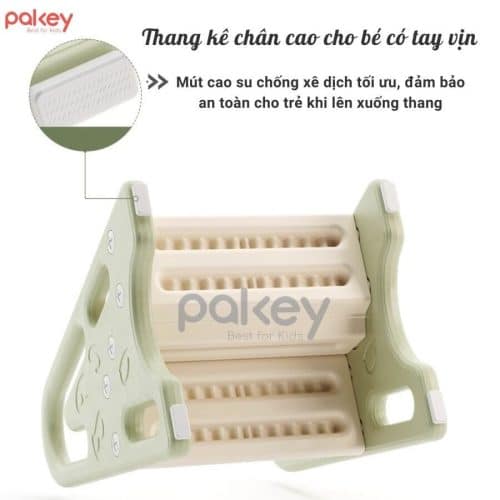 Giá kê chân cho bé được trang bị tay cầm ở hai mặt trên, giúp bé có thể cử động dễ dàng và di chuyển sản phẩm theo ý muốn