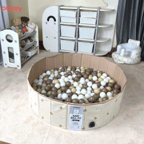 Bể bóng giúp bé có không gian vui chơi thoải mái