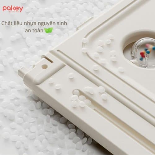 Quây cũi Pakey Happy House được làm từ chất liệu nhựa nguyên sinh an toàn, không mùi, độ bền cao
