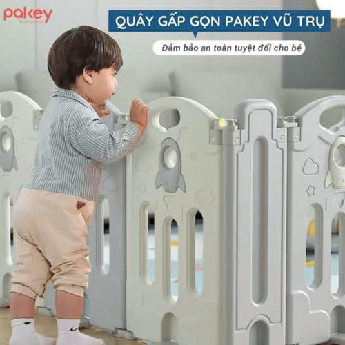 Quây cũi nhựa gấp gọn Pakey vũ trụ 15 Quây vũ trụ gấp gọn Pakey được làm từ chất liệu nhựa nguyên sinh không mùi, không chứa BPA, đảm bảo an toàn với sức khỏe trẻ nhỏ