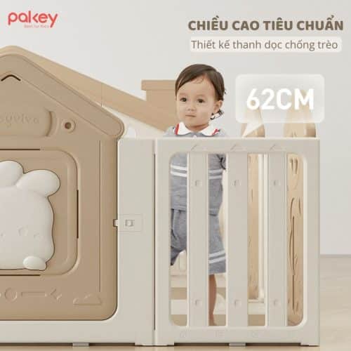 Chiều cao tấm quây là 62cm, ngăn các bé chèo ra khỏi quây