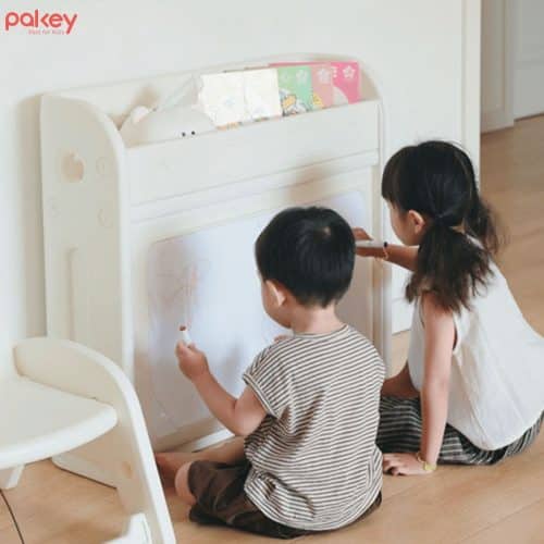 Bộ bàn ghế Pakey E032 được làm từ nhựa nguyên sinh HDPE nên rất an toàn cho sức khỏe của bé