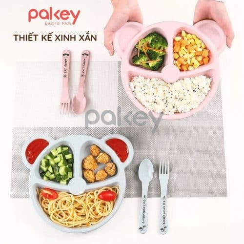 Bát, thìa và cốc đi kèm giúp bé phát triển kỹ năng ăn tự lập