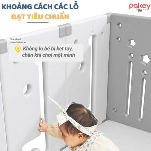 Khoảng cách các lỗ trên quây đạt kích thước tiêu chuẩn, không lo các bé bị kẹp chân, tay khi chơi