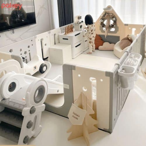 Bộ sản phẩm quây nhựa bao gồm: Tấm quây lớn + tấm quây nhỏ + tấm cửa + tấm đồ chơi