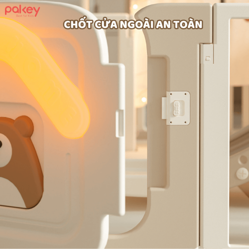 Set quây cũi phiên bản mới cập nhật được trang bị thêm nhiều tính năng kết hợp với kiểu dáng thiết kế tiện lợi giúp bé tăng cường khả năng vận động
