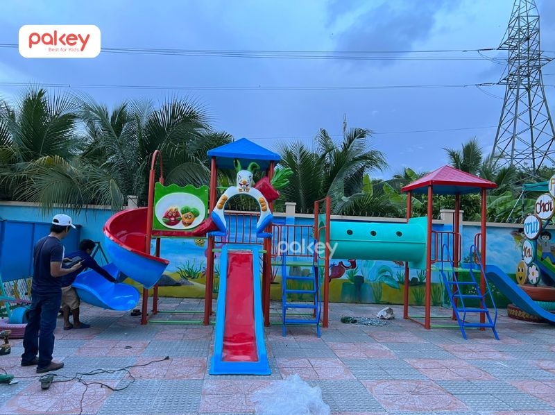 30+ mẫu cầu trượt liên hoàn ngoài trời tăng vận động cho bé 20 Cầu trượt liên hoàn ngoài trời là sản phẩm cầu trượt cho bé cỡ lớn, được thiết kế dưới dạng một tổ hợp thiết bị vui chơi cho bé
