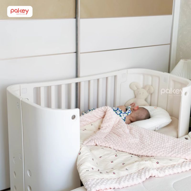 Nôi cũi giúp bé được ngủ riêng từ sớm trong một không gian yên tĩnh, ít bị làm phiền bởi ba mẹ
