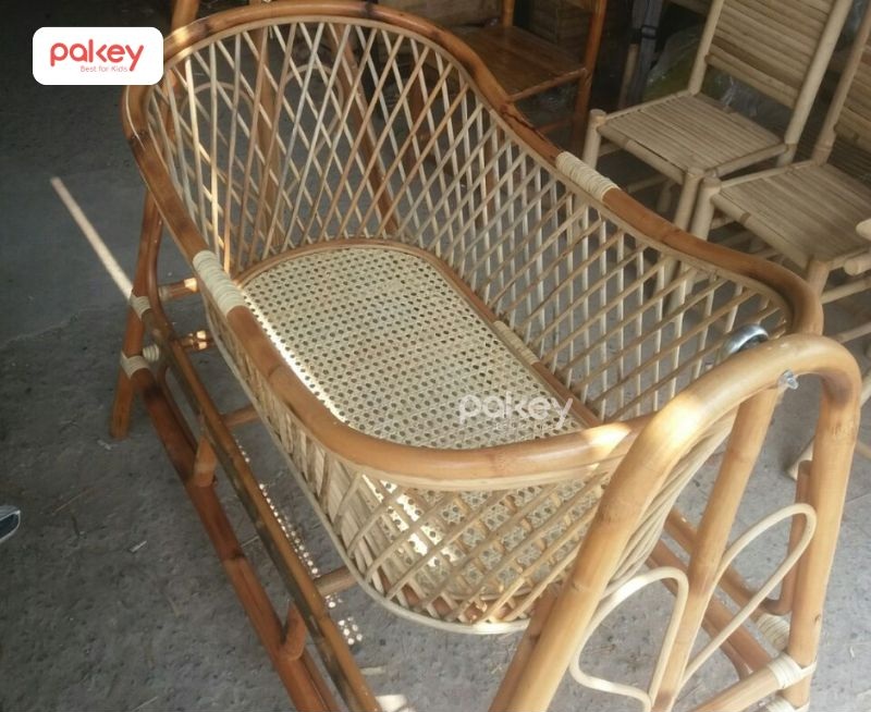 Chọn nôi mây cho bé và 4 lưu ý quan trọng ba mẹ cần biết 10 Ba mẹ cần kết hợp quan sát và giám sát bé thường xuyên khi dùng nôi mây để đảm bảo an toàn cho bé