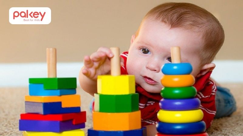 Trẻ sau 3 tháng đã có thể phân biệt được màu sắc và bắt đầu phát triển nhận thức cơ bản