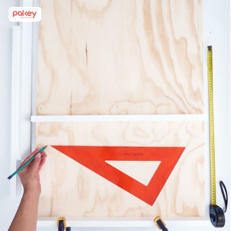 tự làm kệ đồ chơi cho bé bằng bìa gỗ