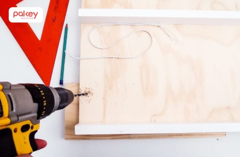 tự làm kệ đồ chơi cho bé bằng bìa gỗ