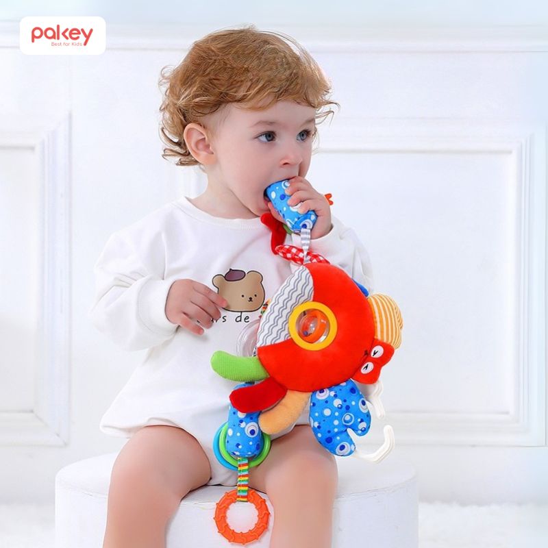 Ưu tiên đồ chơi được làm từ các loại chất liệu an toàn như: ABS, PP cao cấp, vải cotton, nỉ hoặc gỗ tự nhiên