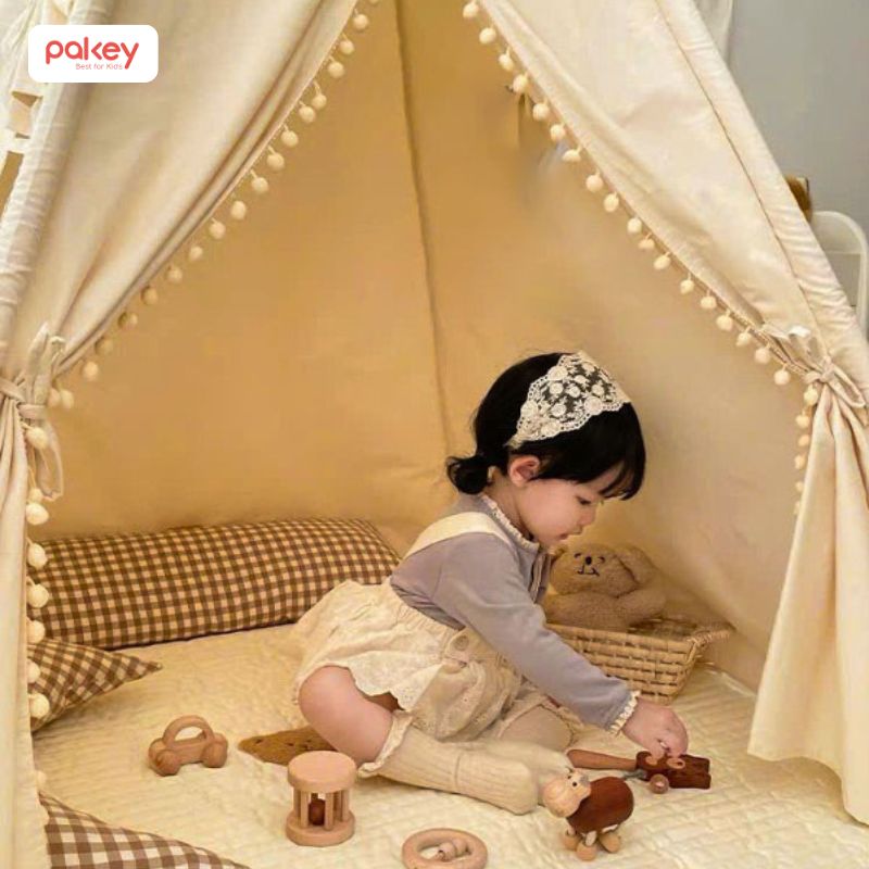 Lều cho bé gái xinh xắn như một tòa lâu đài cổ tích