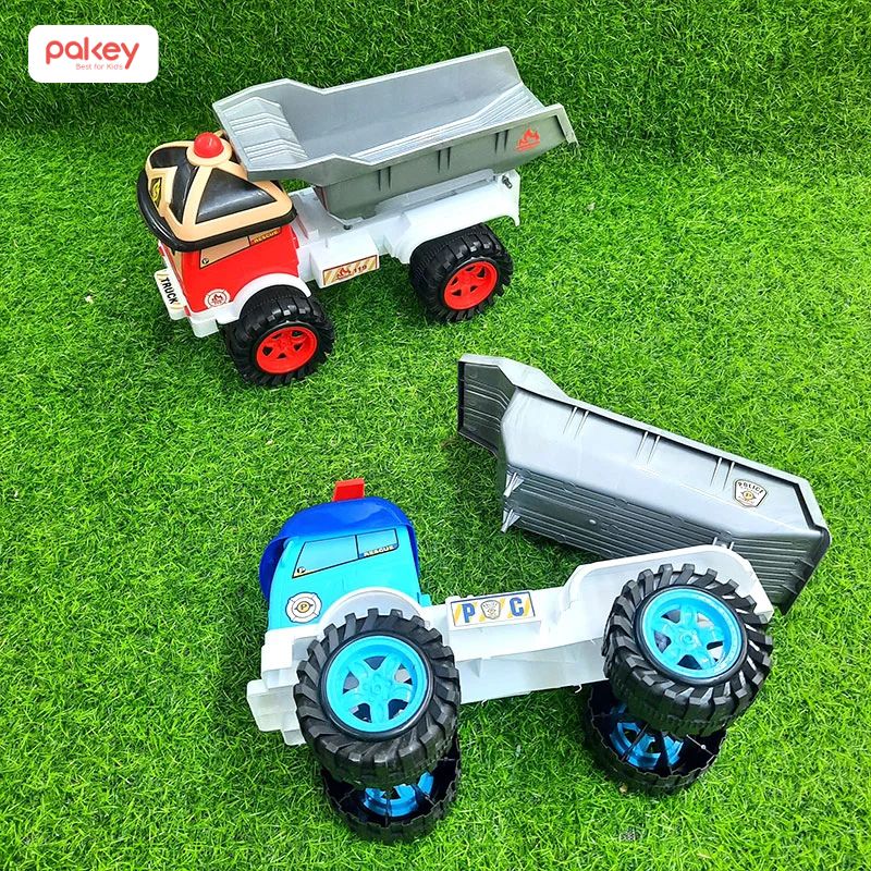Với xe ben đồ chơi, bé có thẻ chơi cùng cát, hạt, bóng,...