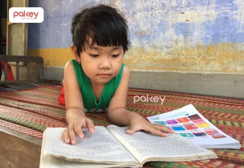 Học tập không đúng tư thế có thể dẫn đến các vấn đề như: cận thị, gù lưng, cong vẹo cột sống,...Học tập không đúng tư thế có thể dẫn đến các vấn đề như: cận thị, gù lưng, cong vẹo cột sống,...