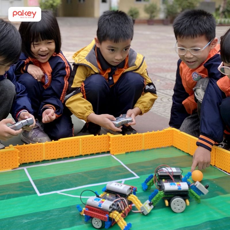 Robot đồ chơi thông minh có điều khiển từ xa