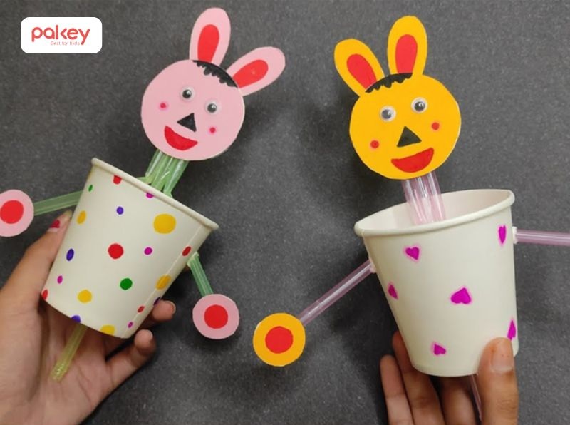 15+ ý tưởng làm đồ chơi cho bé handmade không tốn 1 xu 21 Làm chú thỏ rối ngộ nghĩnh bằng cốc giấy