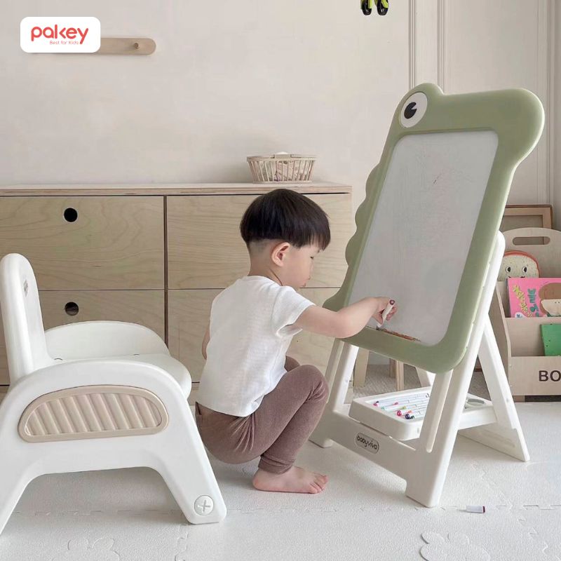 Chọn bảng vẽ phù hợp với độ tuổi và khả năng tư duy của trẻ