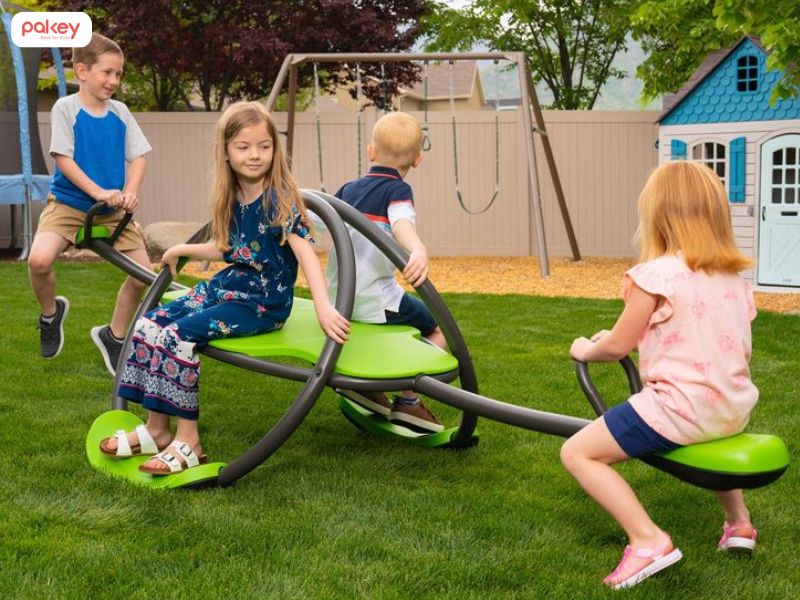 5 lưu ý giúp bé chơi bập bênh ngoài trời vừa vui vừa an toàn