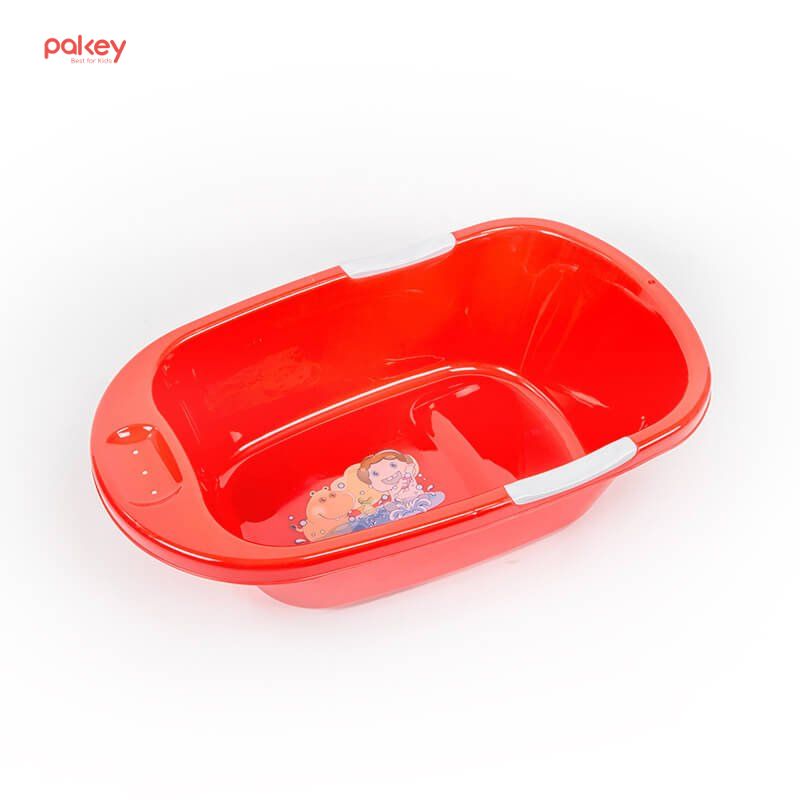 Chậu tắm cho bé truyền thống với thiết kế đơn giản