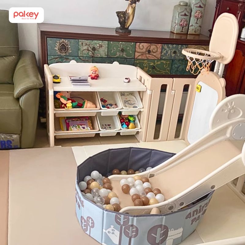 Kệ đồ chơi có thể kết hợp với bộ quây cũi nhựa cho bé