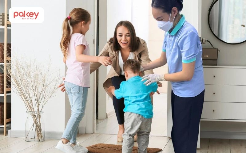 3 lưu ý quan trọng ba mẹ cần biết khi thuê người trông trẻ 4 Có nên thuê người trông trẻ hay không tùy thuộc vào quan điểm, điều kiện tài chính và nhu cầu của mỗi gia đình