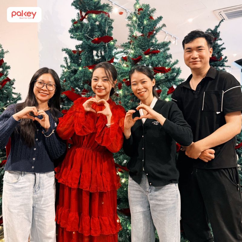 Pakey x Wiki chăm con