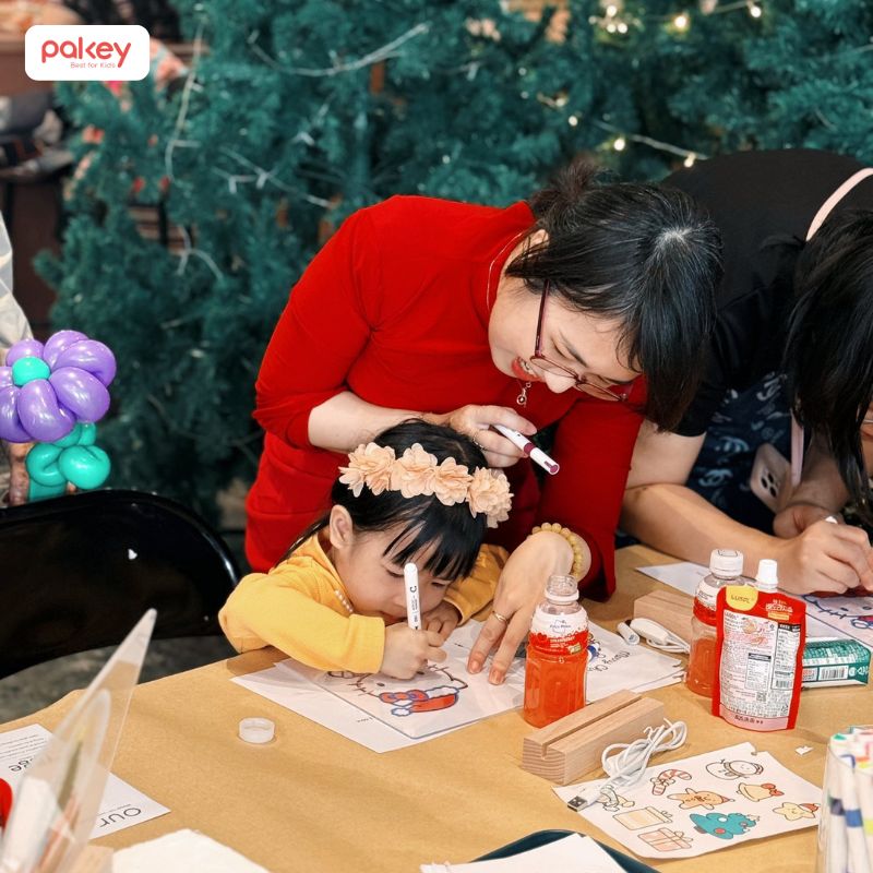 Pakey x Wiki chăm con