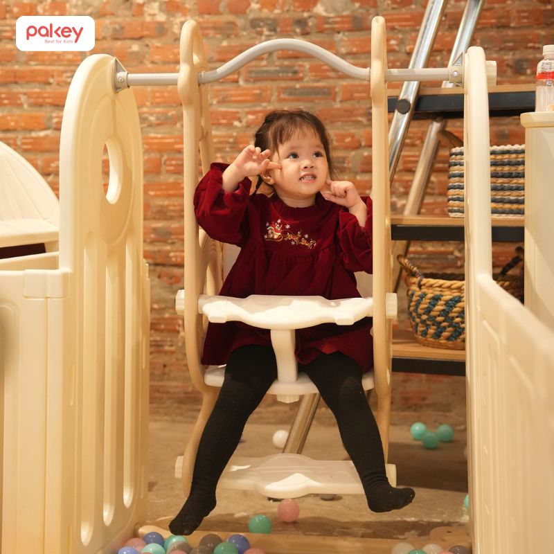 Pakey x Wiki chăm con