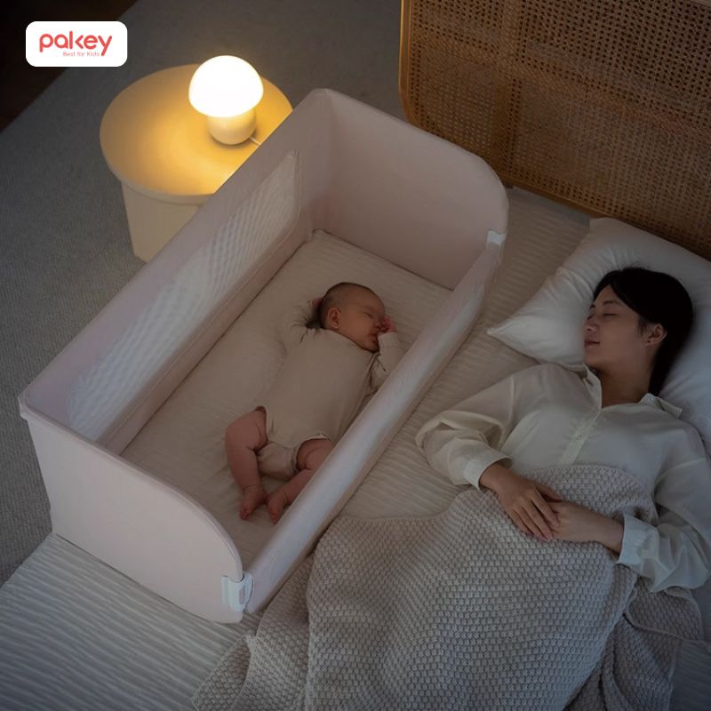 Phòng ngủ nên được giảm ánh sáng, tránh tiếng ồn lớn và giữ nhiệt độ dễ chịu.