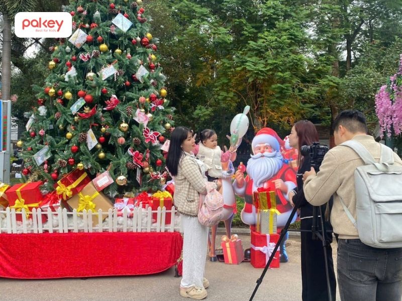Gợi ý 7 địa điểm chơi Noel vui nhộn cho bé tại Hà Nội