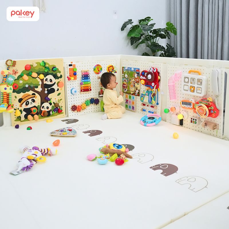 Không chỉ giúp bé giải trí, đồ chơi giáo dục còn lồng ghép các yếu tố học tập như tư duy logic, ngôn ngữ, cảm xúc,...