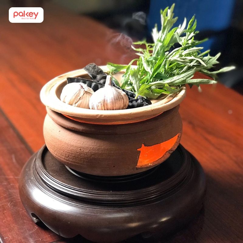 Xông phòng với bồ kết hoặc tinh dầu giúp tỏa hương thơm dễ chịu khiến bé ngủ ngon hơn