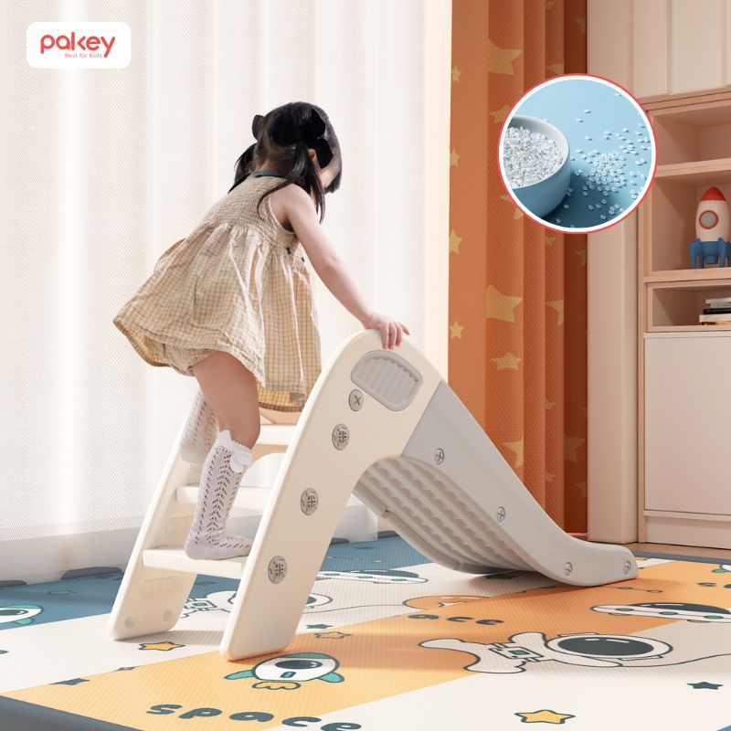 Cầu trượt cho bé được làm từ nhựa nguyên sinh HDPE cao cấp, an toàn