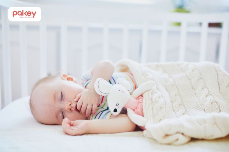 Trẻ ngủ nghiến răng có sao không? Cách xử lý như thế nào? 7 Trẻ nghiến răng khi ngủ có thể do thiếu Canxi, Magie, vitamin D,...