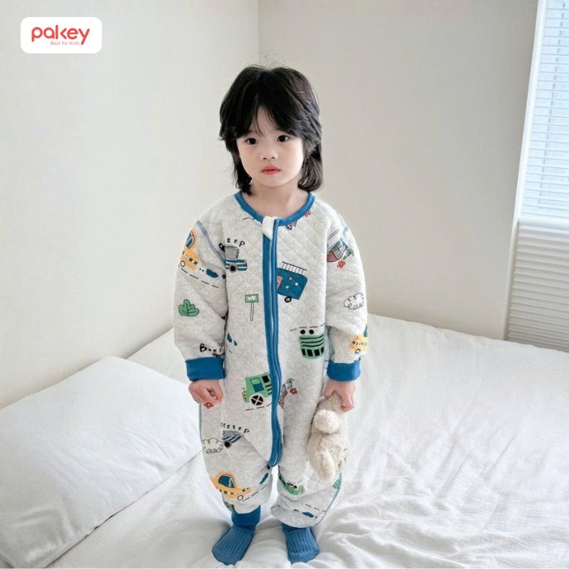 Túi ngủ dạng áo liền thân lại được thiết kế giống như một bộ đồ ngủ liền mảnh