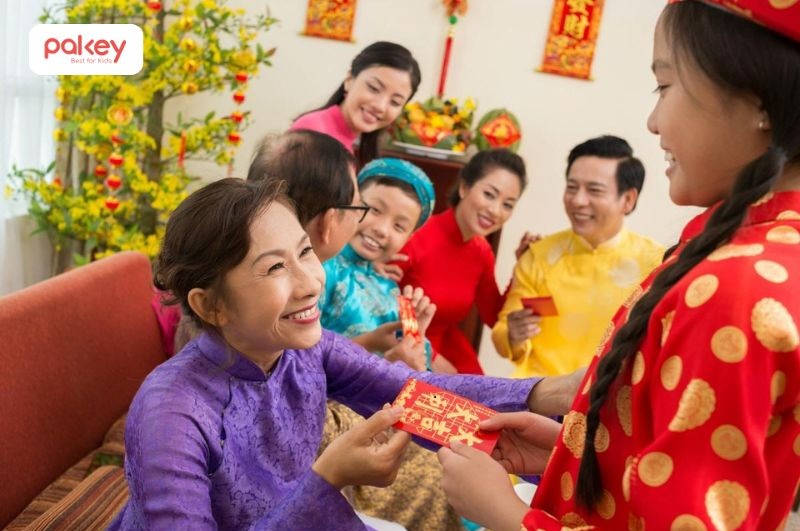 Lì xì cho bé và 4 thông điệp giáo dục trẻ ngày Tết 8 Ba mẹ có thể tận dụng cơ hội này để giáo dục con về văn hóa ứng xử khi nhận lì xì từ người lớn