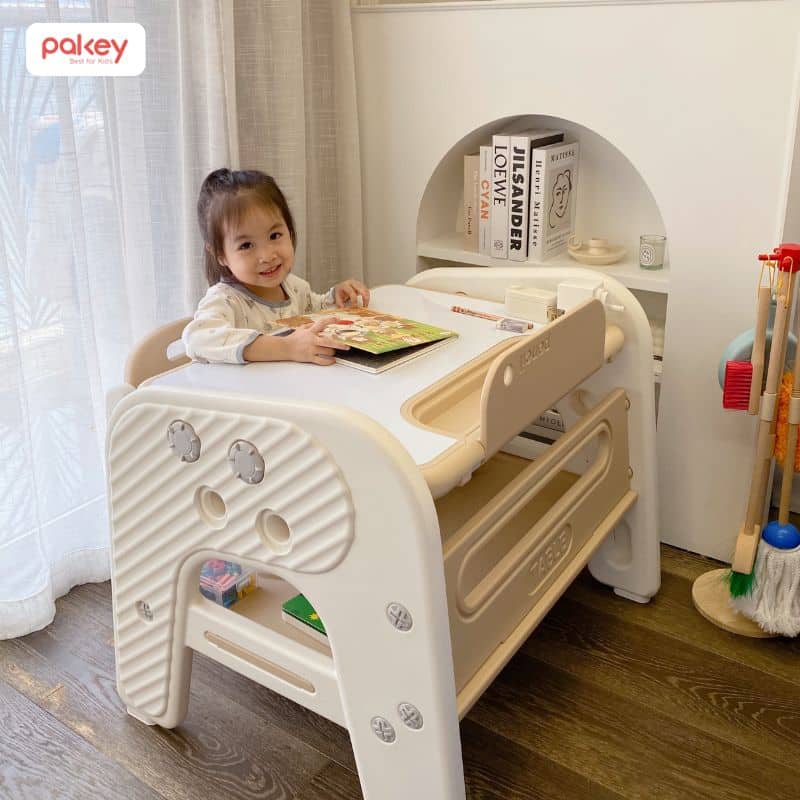 Tặng bé bộ bàn học ngày Tết giúp khích lệ tinh thần học tập