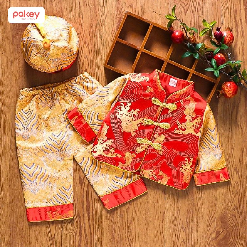 Với trẻ nhỏ, cảm giác được mặc đồ mới khiến bé nào cũng thấy hào hứng hơn trong dịp Tết đến xuân về