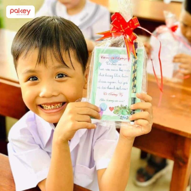 Đồ dùng học tập - Món quà Tết cho bé mang tính giáo dục, thiết thực