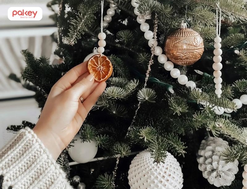 Những món đồ decor xinh xắn để gắn lên cây thông Noel
