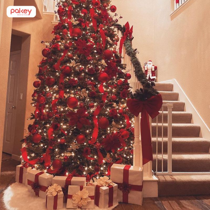 Trang trí cây thông Noel màu đỏ, rực rỡ một góc nhà