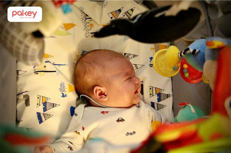 Bóng đè là trạng thái rối loạn giấc ngủ, khi trẻ tỉnh táo về mặt ý thức nhưng không thể cử động cơ thể