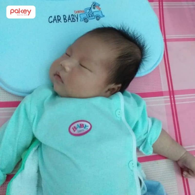 Trên thực tế, việc trẻ sơ sinh nằm ngủ nghiêng đầu không phải lúc nào cũng là dấu hiệu nguy hiểm